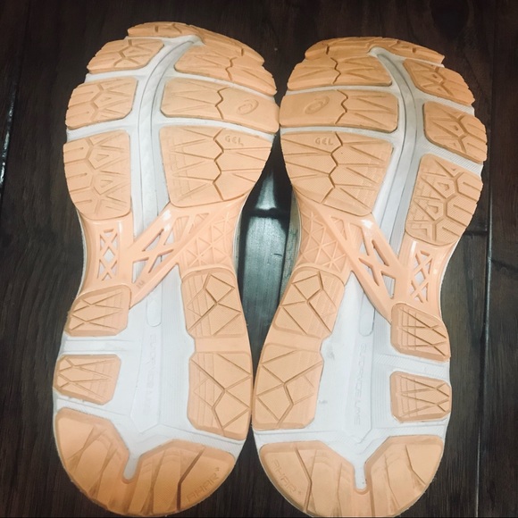 ASICS GEL-KAYANO 24 LITE-SHOW | White Apricot Ice Women’s 8 - Picture 3 of 5